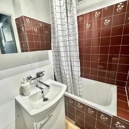 Appartement White 2 Metro Wifi 600 Mbs 75'tv Netflix, Disney+ Hbo Varsovie