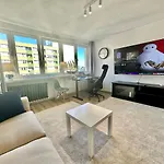 Apartament White 2 Metro Wifi 600 Mbs 75'tv Netflix, Disney+ Hbo *