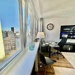White 2 Metro Wifi 600 Mbs 75'tv Netflix, Disney+ Hbo Apartament *