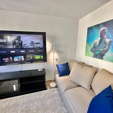 White 2 Metro Wifi 600 Mbs 75'tv Netflix, Disney+ Hbo Apartment
