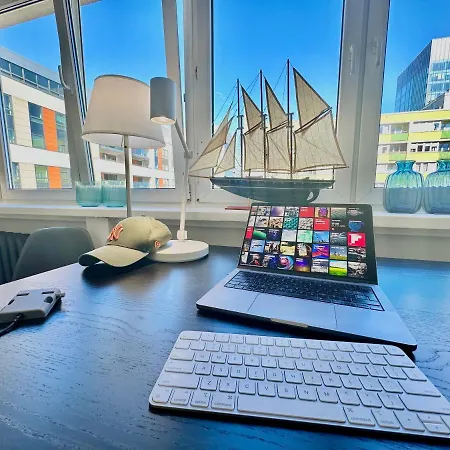 White 2 Metro Wifi 600 Mbs 75'tv Netflix, Disney+ Hbo דירה ורשה