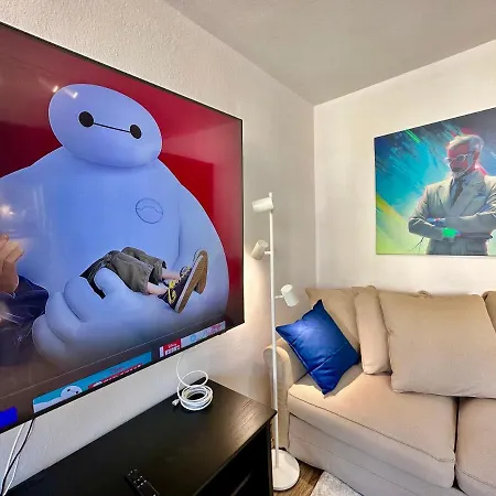 White 2 Metro Wifi 600 Mbs 75'tv Netflix, Disney+ Hbo Lägenhet *