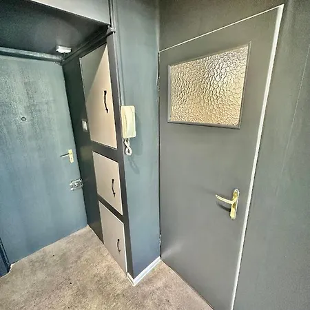 White 2 Metro Wifi 600 Mbs 75'tv Netflix, Disney+ Hbo *