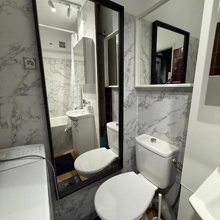 Apartment White 2 Metro Wifi 600 Mbs 75'tv Netflix, Disney+ Hbo *