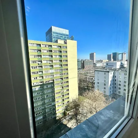 White 2 Metro Wifi 600 Mbs 75'tv Netflix, Disney+ Hbo Varsovie