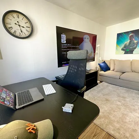 White 2 Metro Wifi 600 Mbs 75'tv Netflix, Disney+ Hbo Appartement *