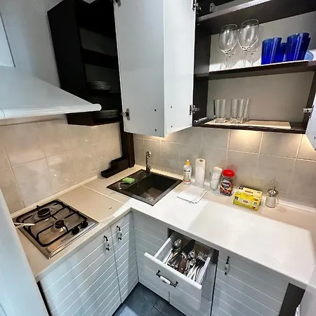 White 2 Metro Wifi 600 Mbs 75'tv Netflix, Disney+ Hbo *