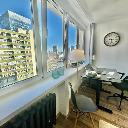 White 2 Metro Wifi 600 Mbs 75'tv Netflix, Disney+ Hbo Appartement